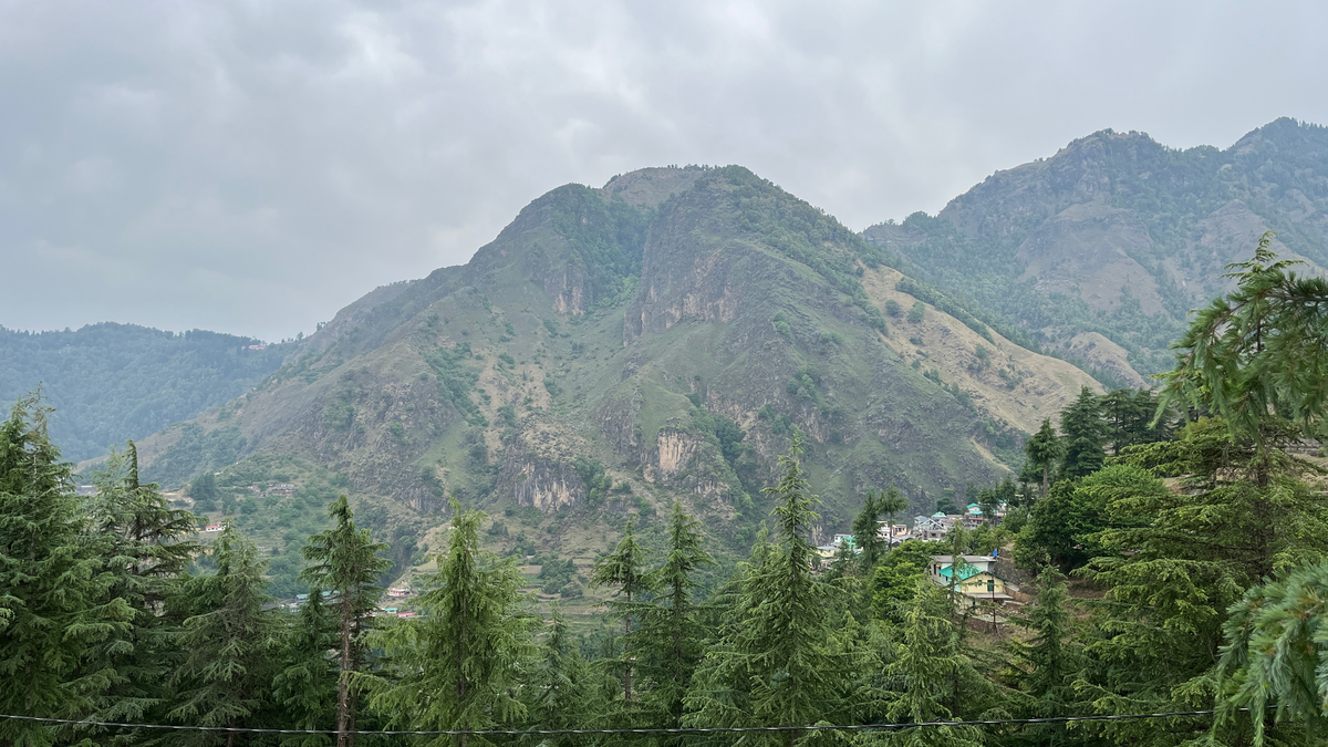Cantilevered Cliffside Lawn with 360-Degree Himalayan Panorama